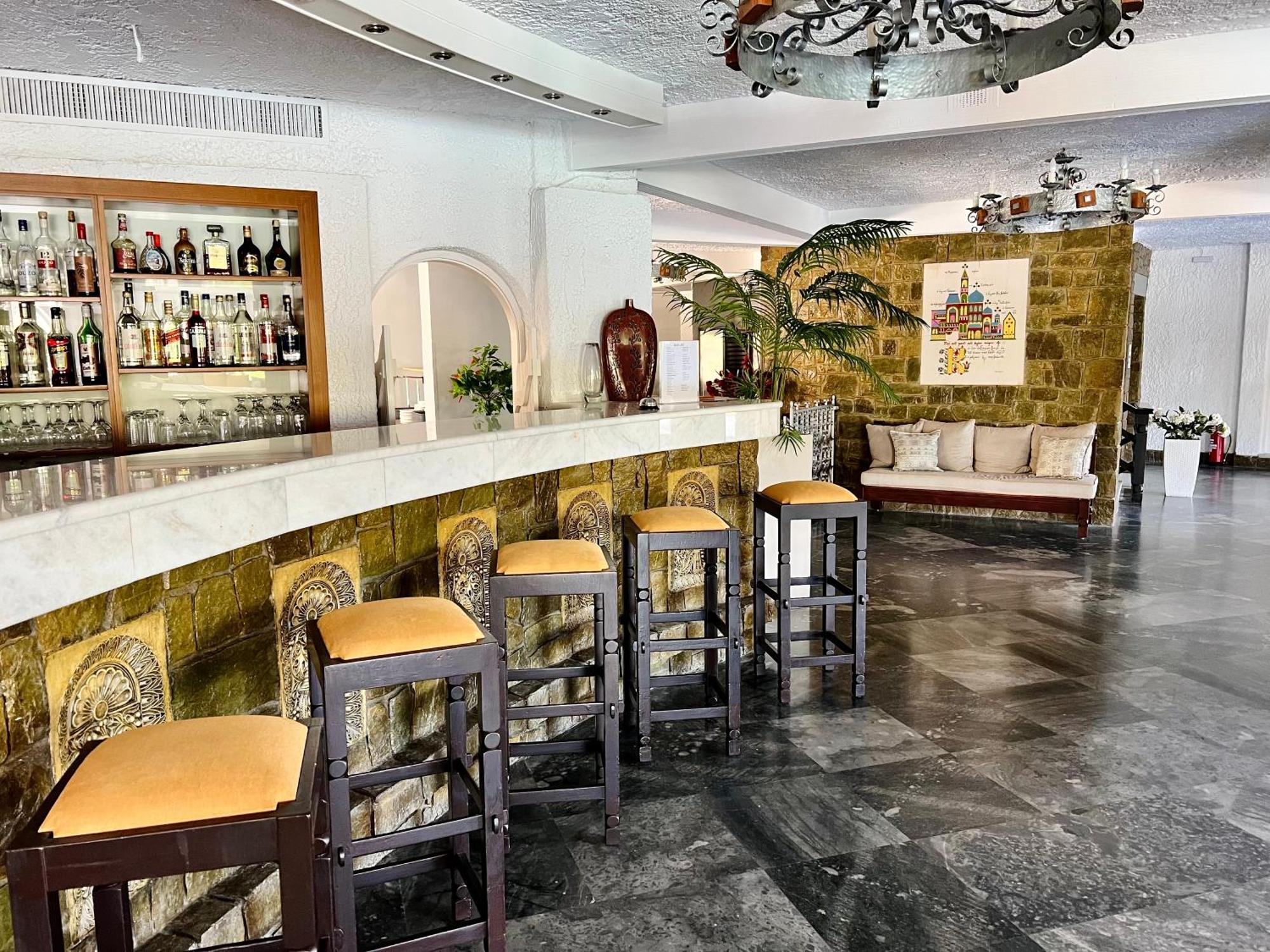 Karteros Hotel ภายนอก รูปภาพ