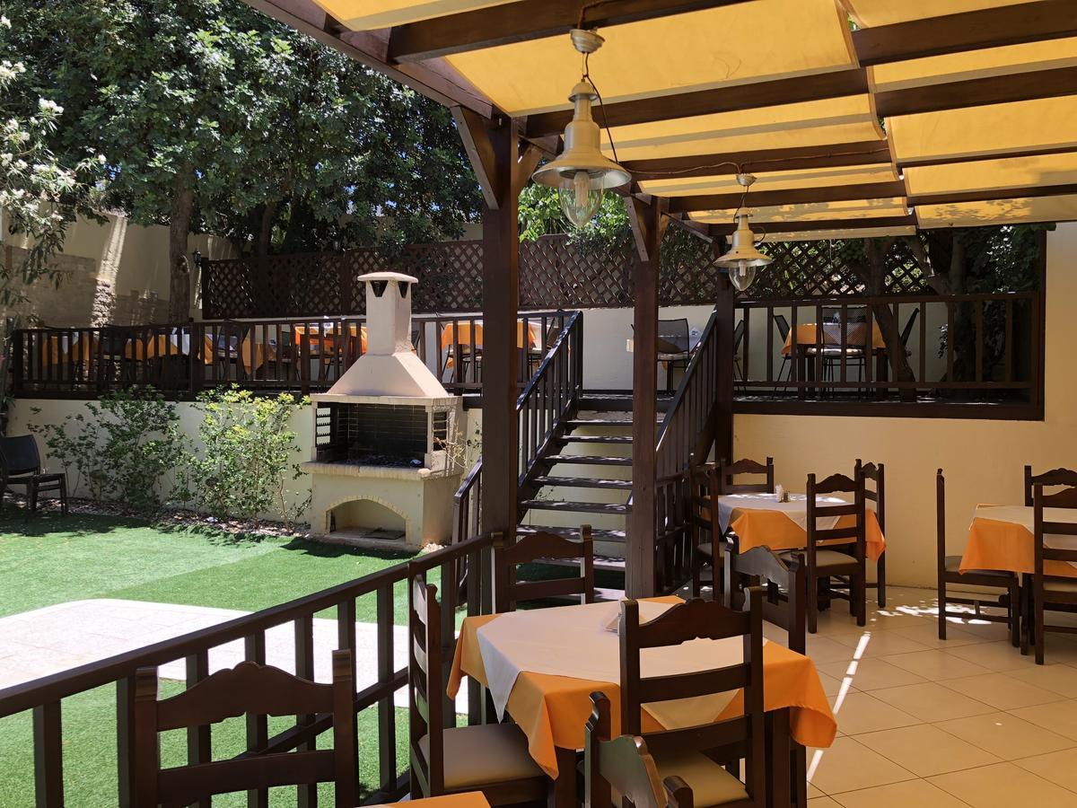 Karteros Hotel ภายนอก รูปภาพ